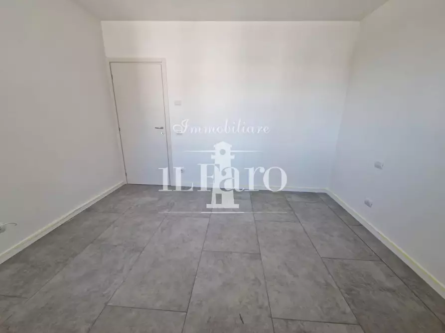 Immagine 11 di Appartamento in vendita  a Campi Bisenzio