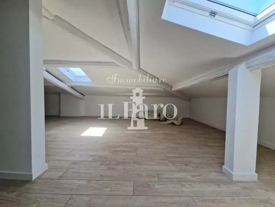 Immagine 19 di Appartamento in vendita  a Campi Bisenzio