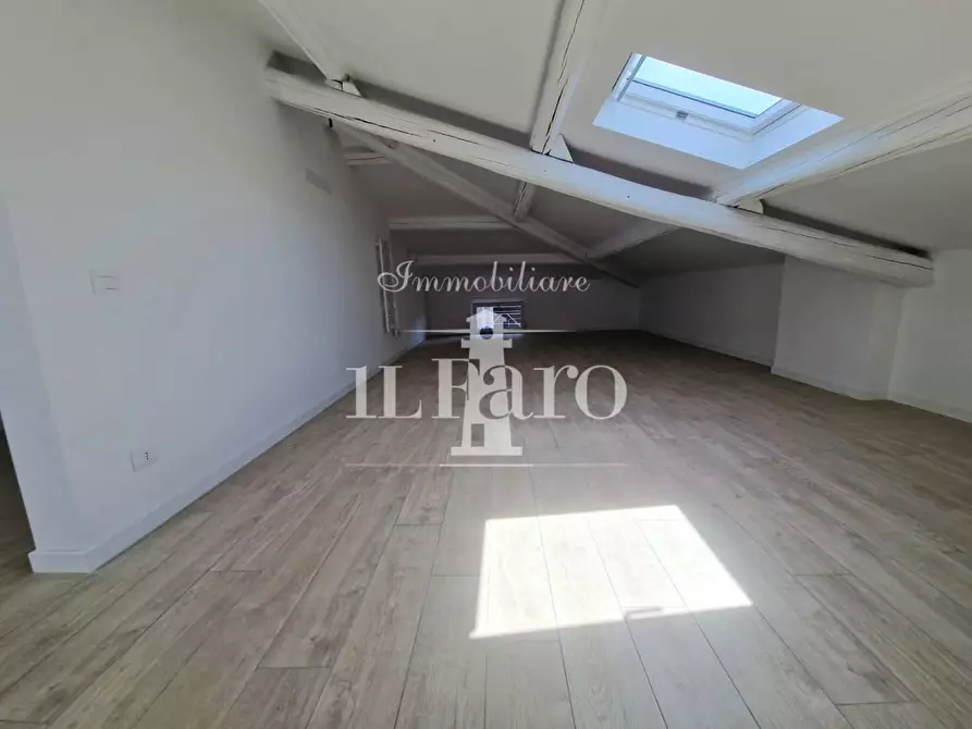 Immagine 18 di Appartamento in vendita  a Campi Bisenzio