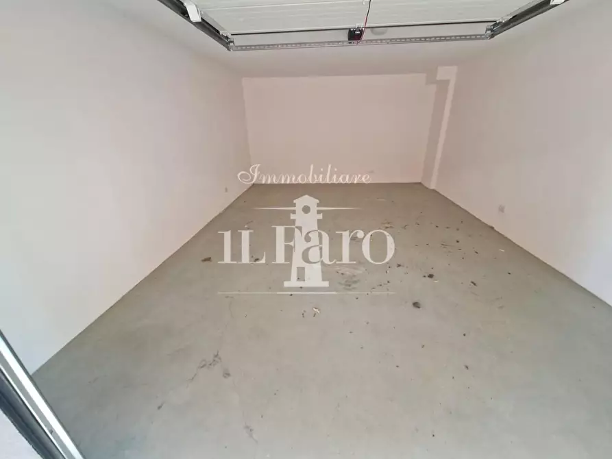 Immagine 22 di Appartamento in vendita  a Campi Bisenzio