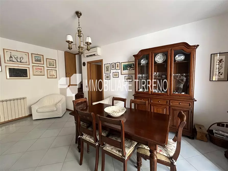 Immagine 4 di Appartamento in vendita  a Massa