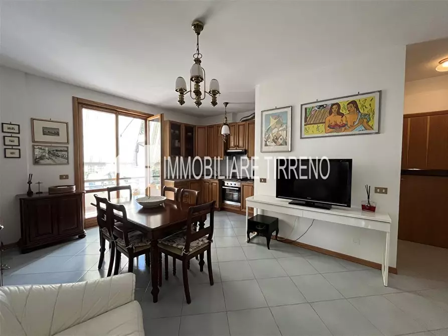 Immagine 2 di Appartamento in vendita  a Massa