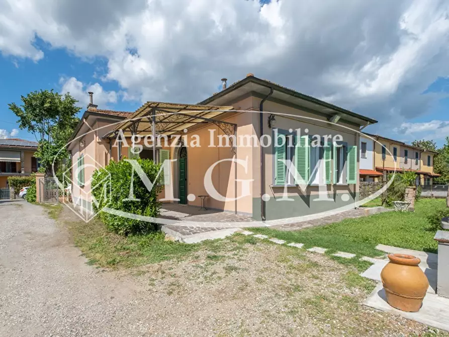 Immagine 10 di Villa in vendita  a Buti