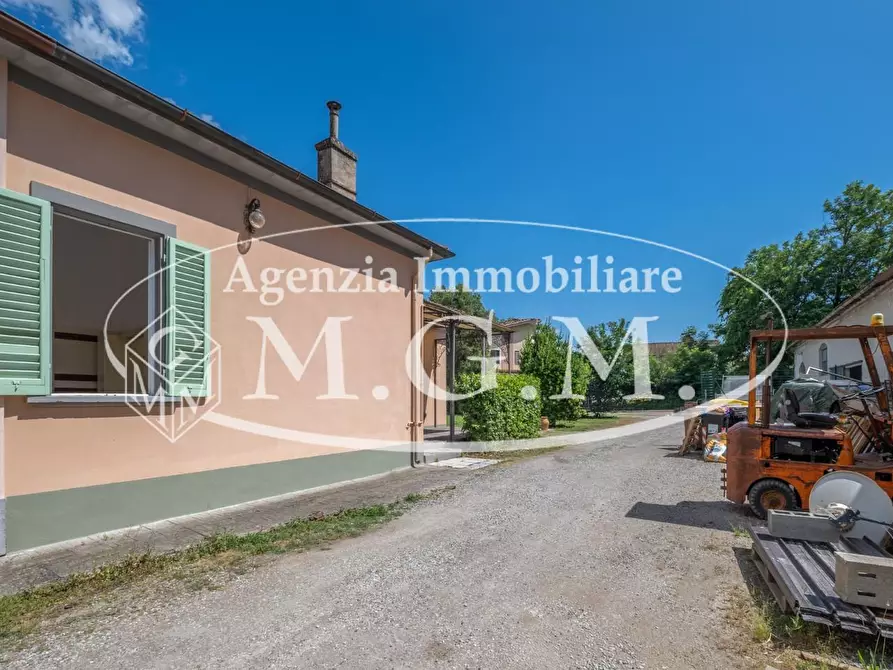 Immagine 9 di Villa in vendita  a Buti