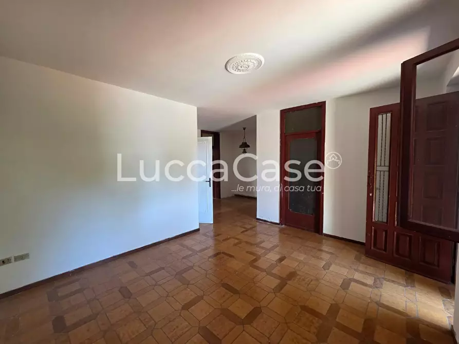 Immagine 10 di Appartamento in vendita  a Camaiore