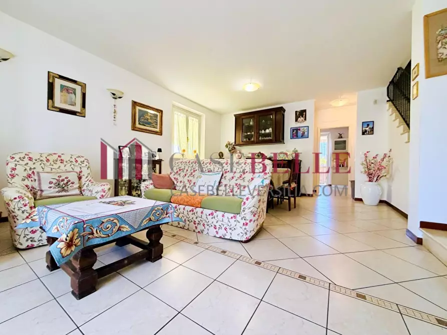 Immagine 1 di Villetta a schiera in vendita  a Camaiore