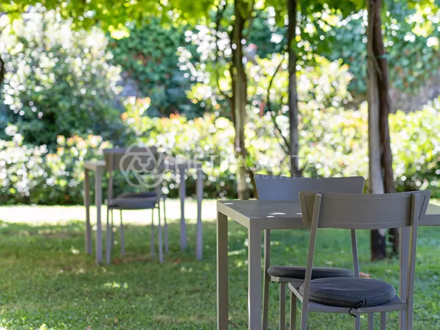 Immagine 3 di Casa colonica in vendita  a Camaiore