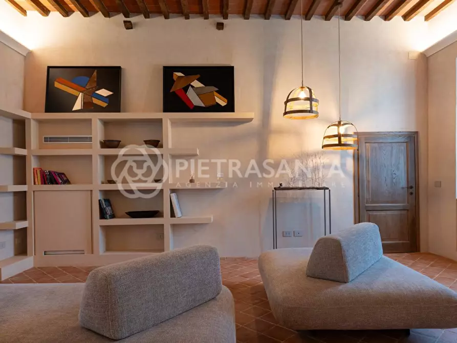 Immagine 22 di Casa colonica in vendita  a Camaiore