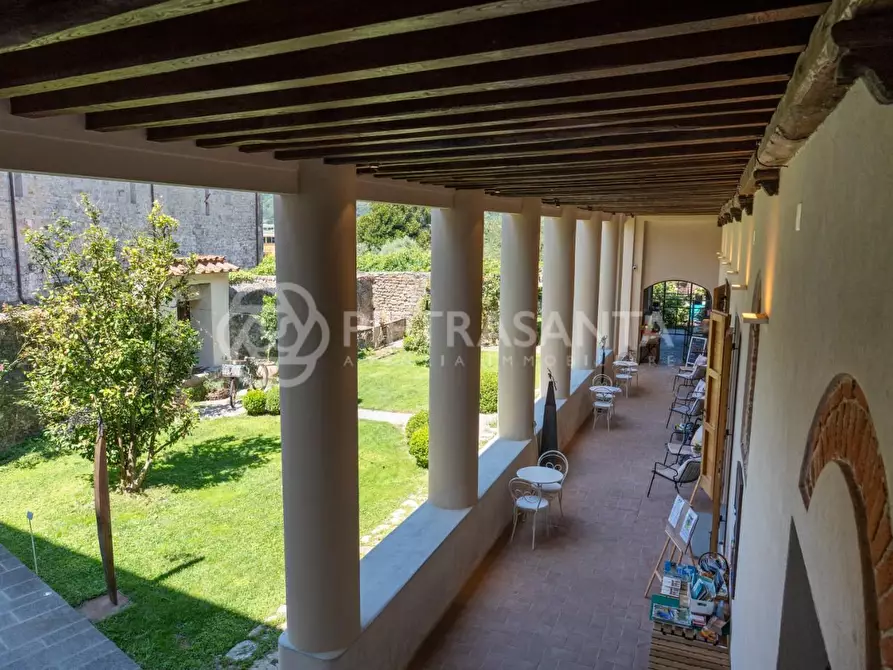 Immagine 31 di Casa colonica in vendita  a Camaiore