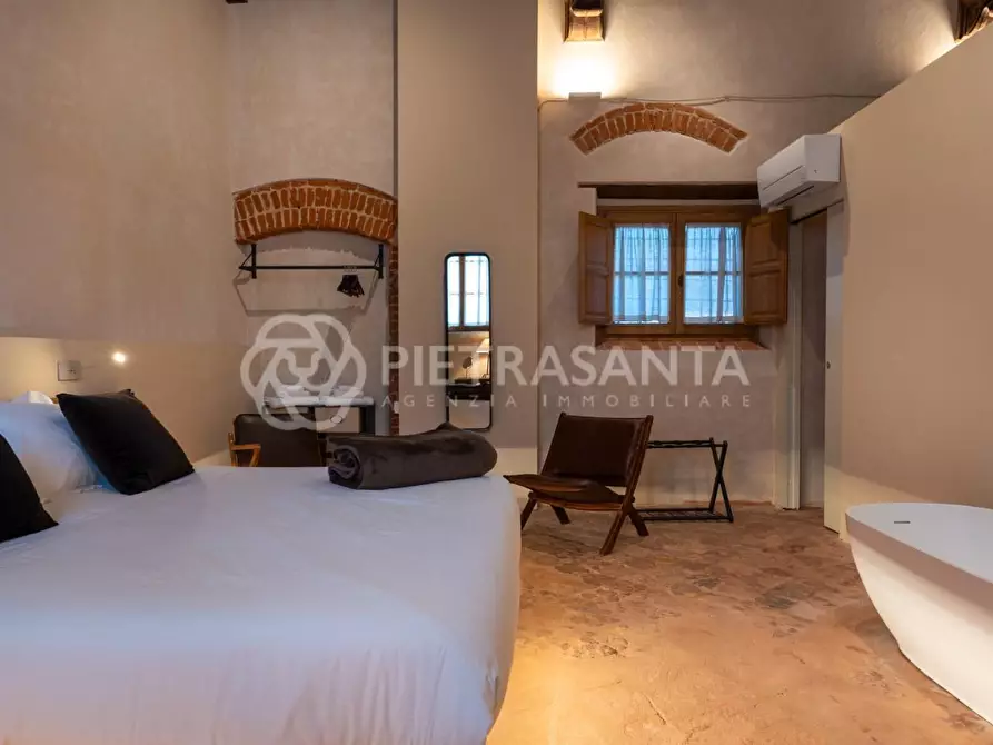 Immagine 18 di Casa colonica in vendita  a Camaiore