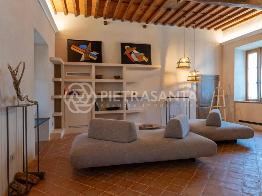 Immagine 21 di Casa colonica in vendita  a Camaiore