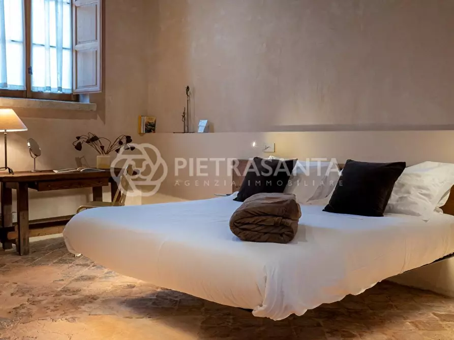 Immagine 20 di Casa colonica in vendita  a Camaiore