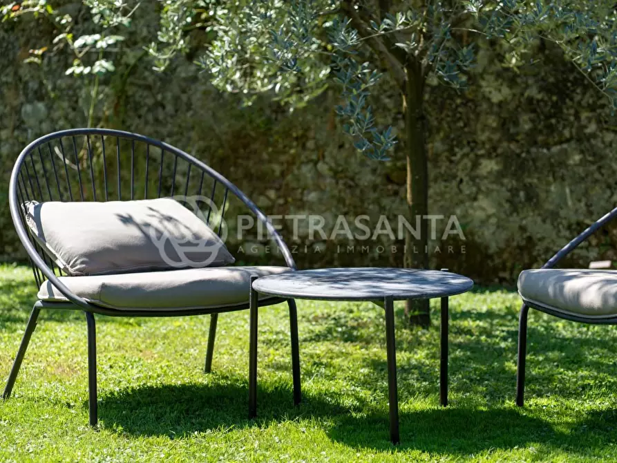 Immagine 5 di Casa colonica in vendita  a Camaiore