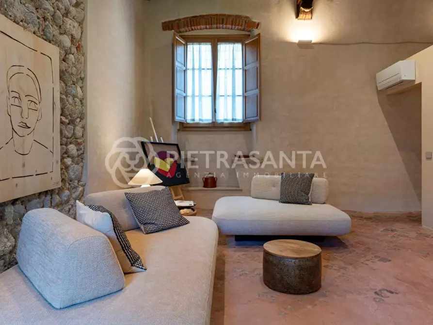 Immagine 14 di Casa colonica in vendita  a Camaiore