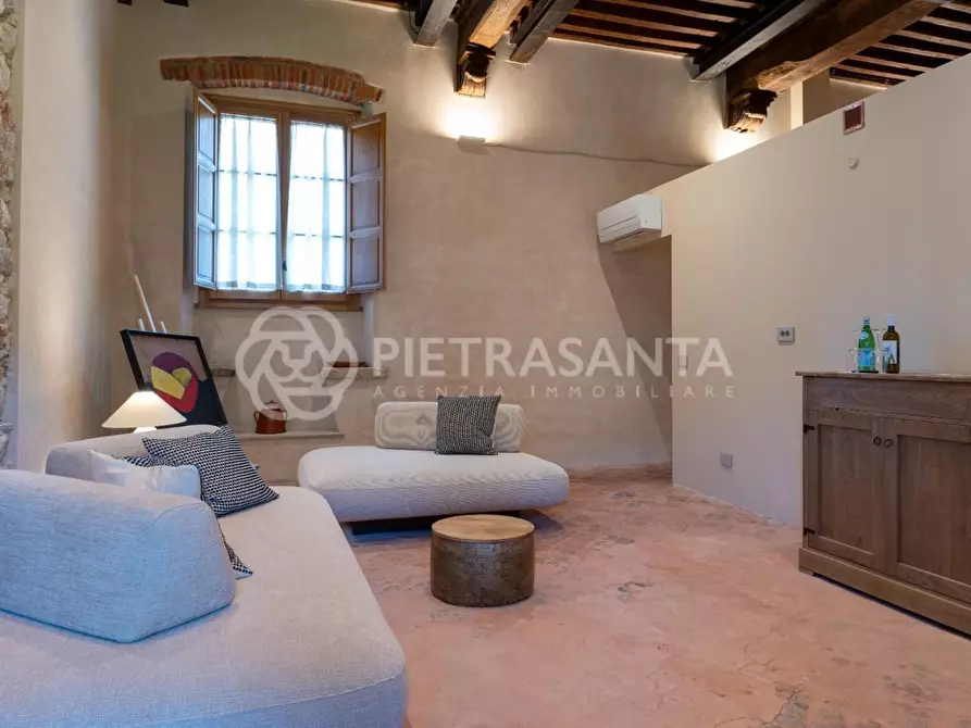 Immagine 13 di Casa colonica in vendita  a Camaiore