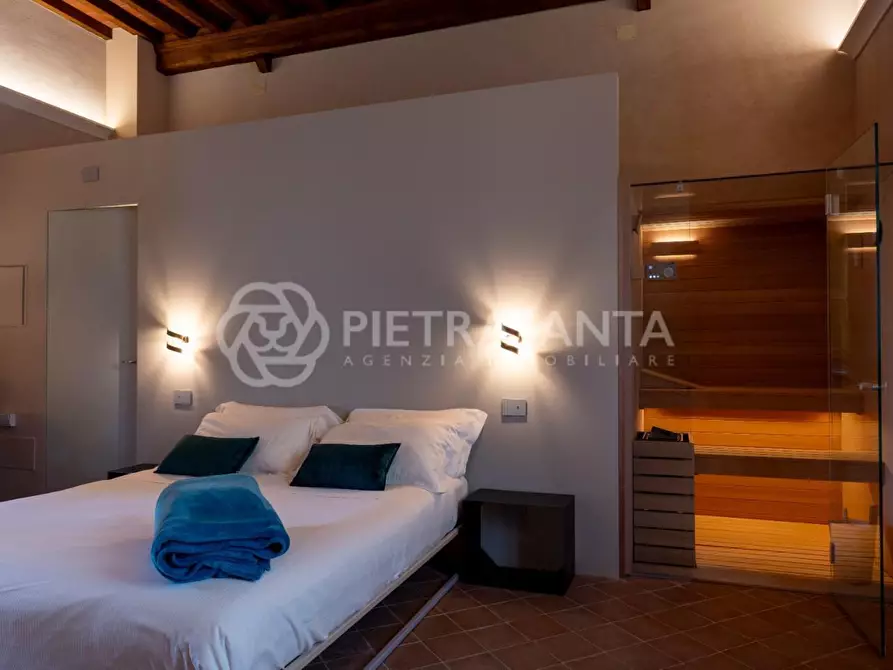 Immagine 27 di Casa colonica in vendita  a Camaiore
