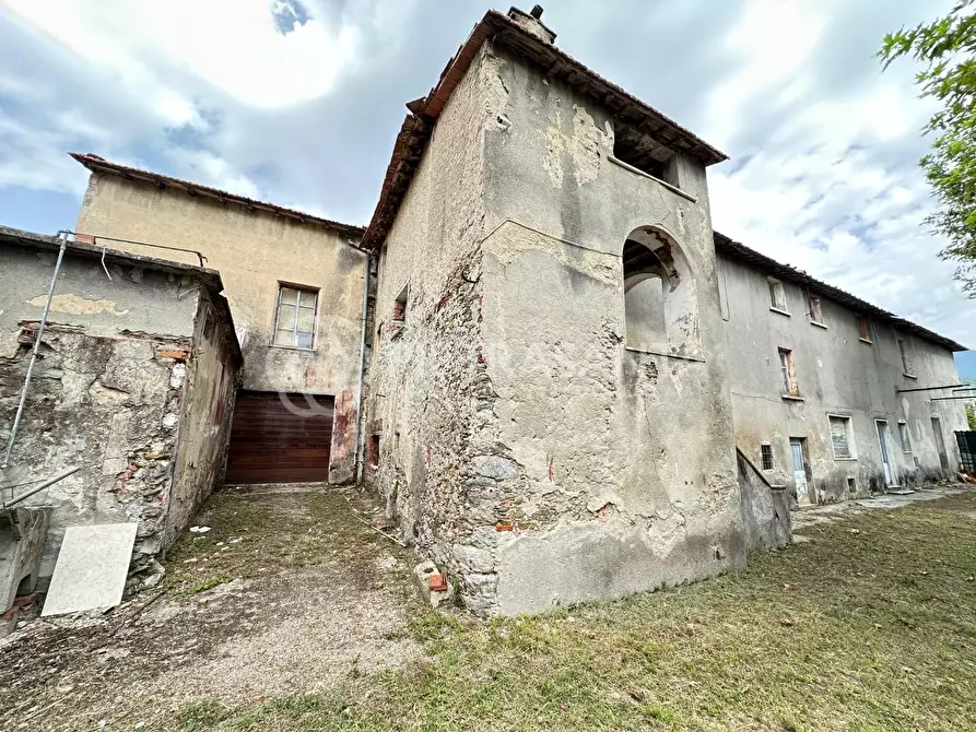 Immagine 8 di Porzione di casa in vendita  a Seravezza