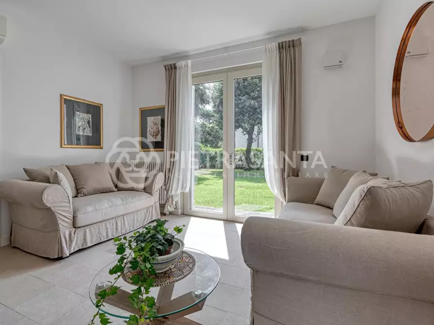 Immagine 13 di Villa in affitto  a Forte Dei Marmi