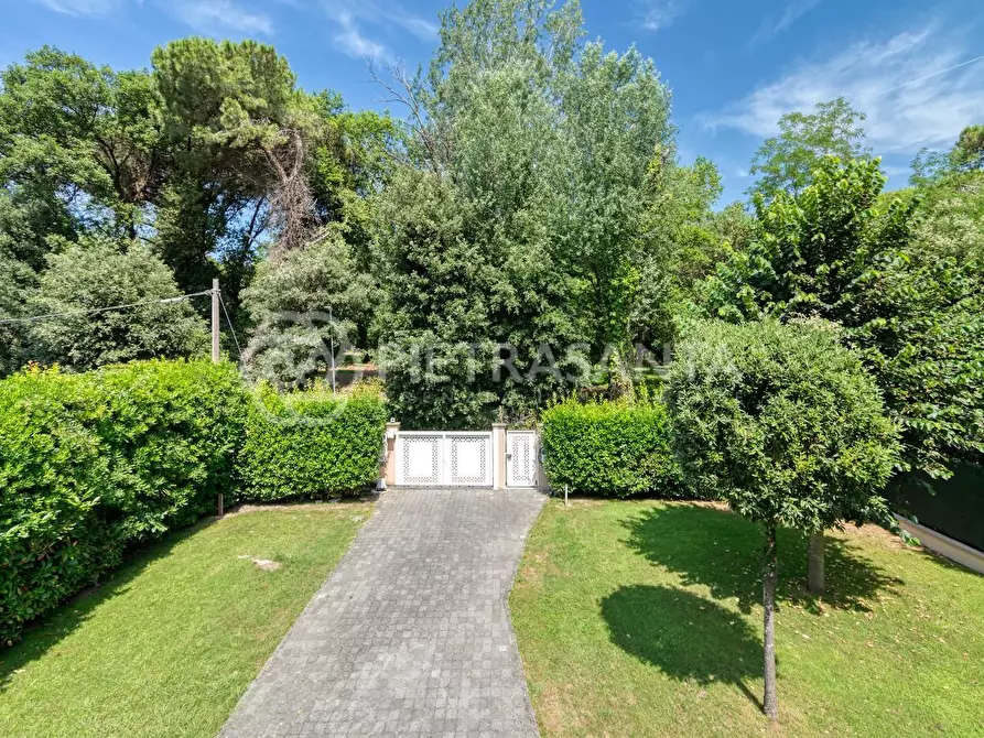 Immagine 98 di Villa in affitto  a Forte Dei Marmi