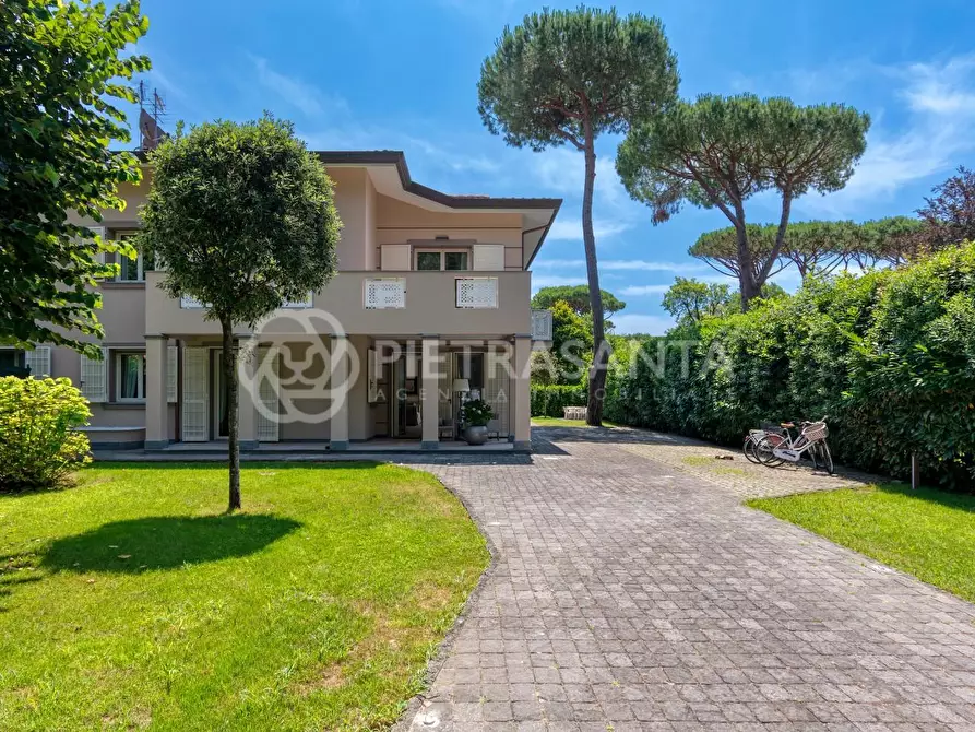 Immagine 80 di Villa in affitto  a Forte Dei Marmi