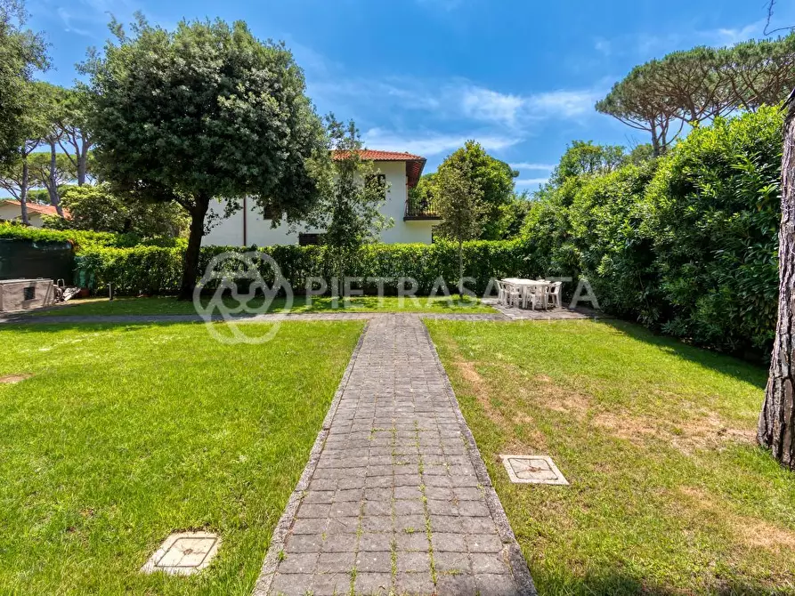 Immagine 86 di Villa in affitto  a Forte Dei Marmi