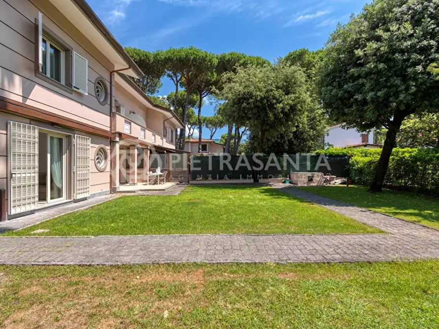 Immagine 87 di Villa in affitto  a Forte Dei Marmi