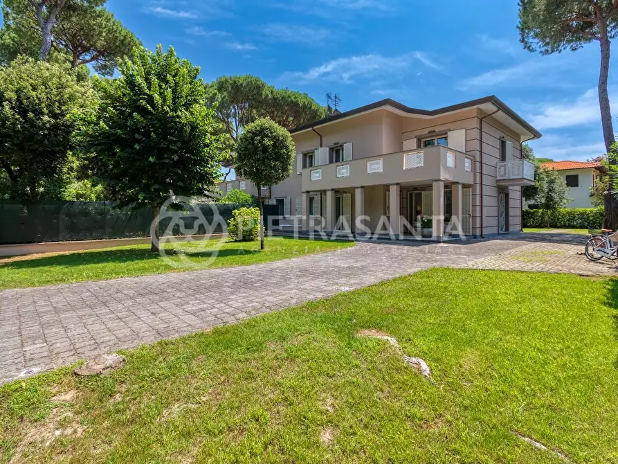 Immagine 2 di Villa in affitto  a Forte Dei Marmi