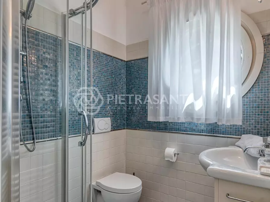 Immagine 16 di Villa in affitto  a Forte Dei Marmi