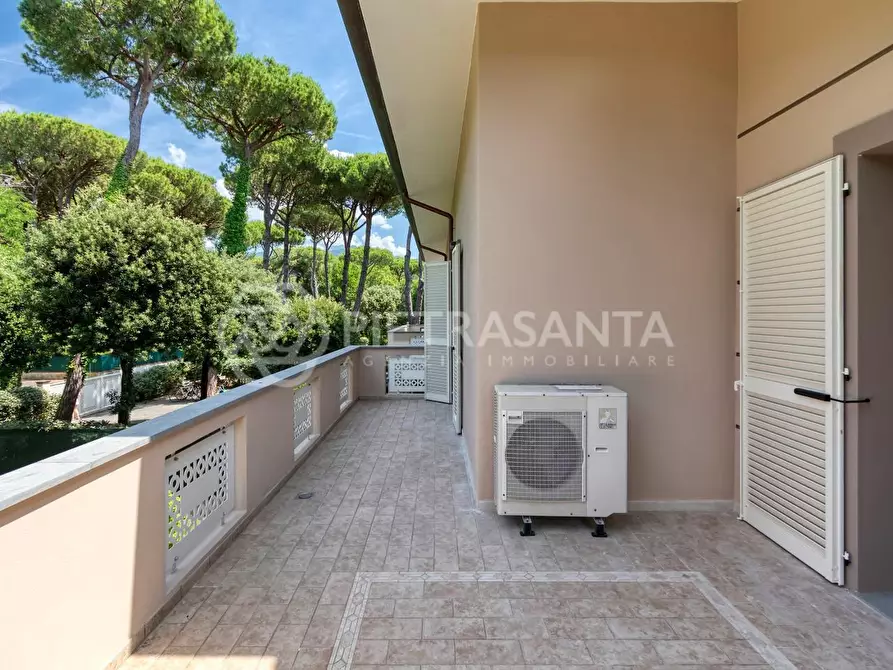 Immagine 49 di Villa in affitto  a Forte Dei Marmi