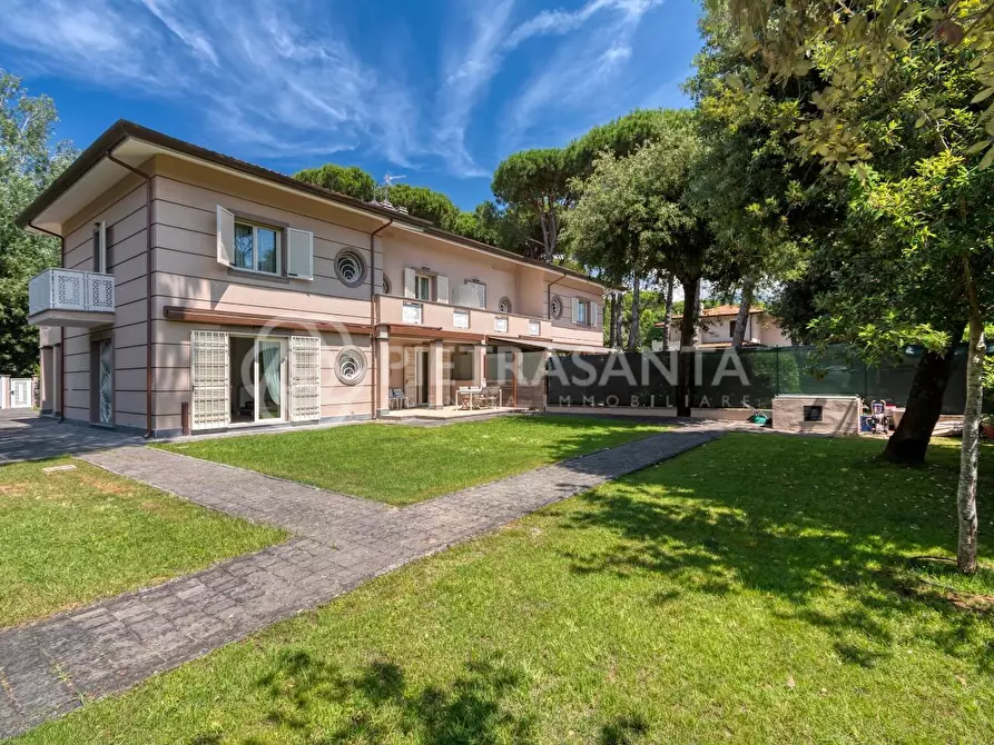 Immagine 89 di Villa in affitto  a Forte Dei Marmi