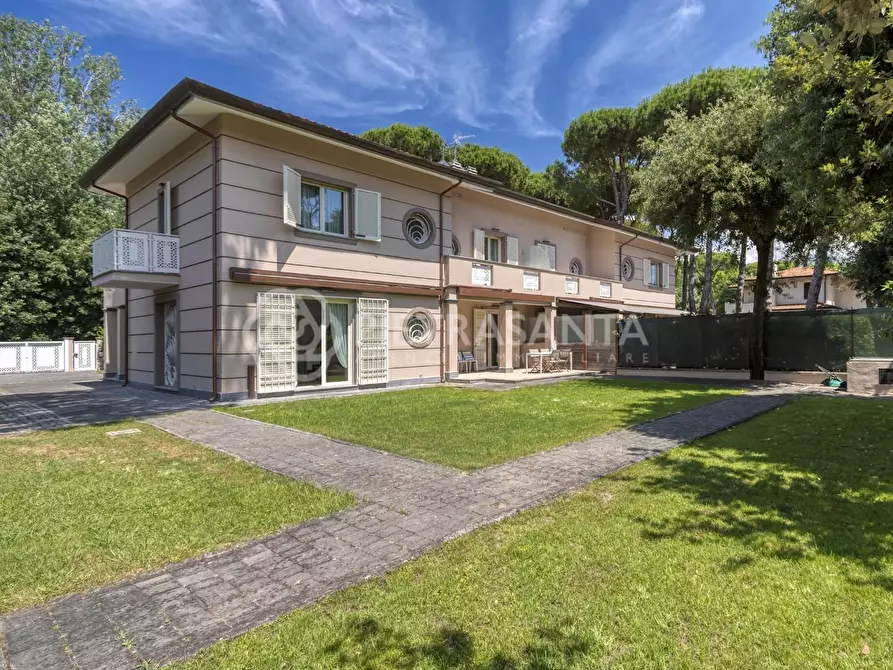 Immagine 88 di Villa in affitto  a Forte Dei Marmi