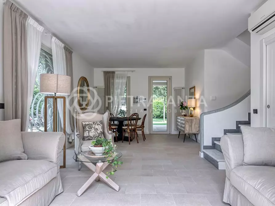 Immagine 11 di Villa in affitto  a Forte Dei Marmi