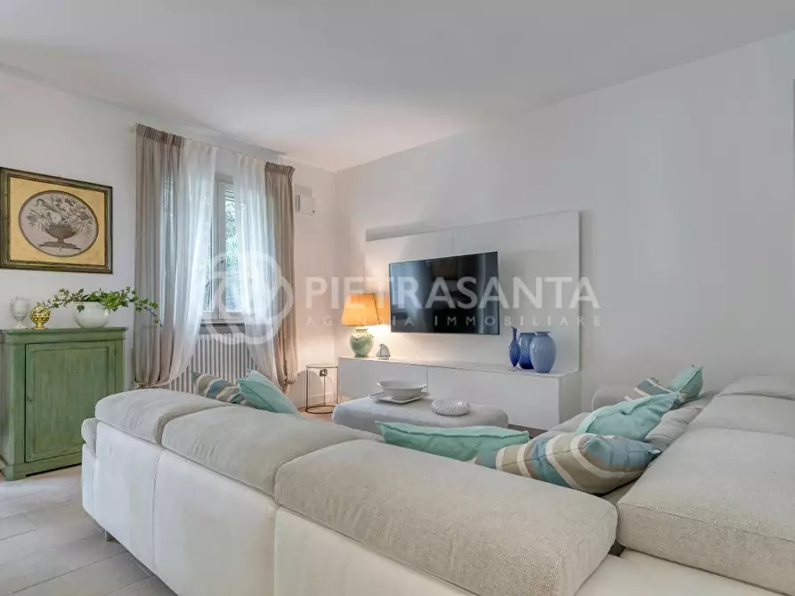 Immagine 26 di Villa in affitto  a Forte Dei Marmi