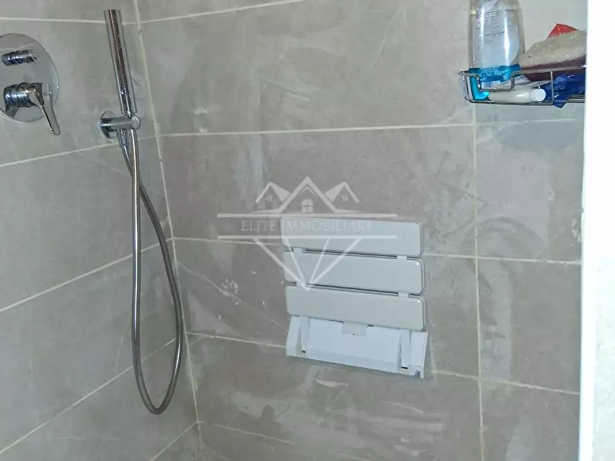 Immagine 13 di Appartamento in vendita  a Carrara