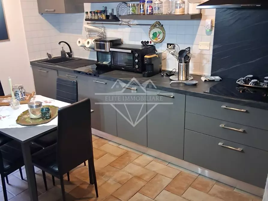 Immagine 5 di Appartamento in vendita  a Carrara