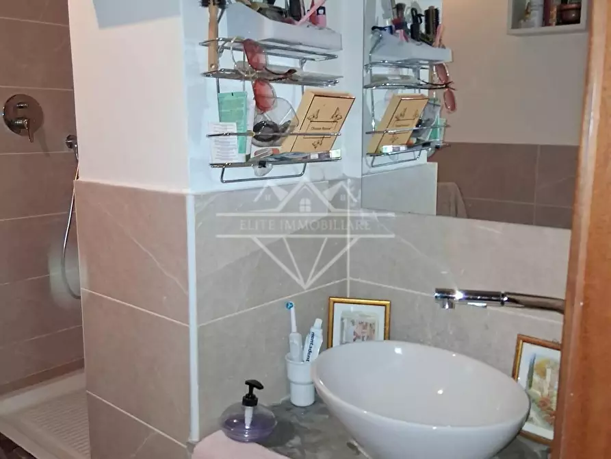 Immagine 12 di Appartamento in vendita  a Carrara