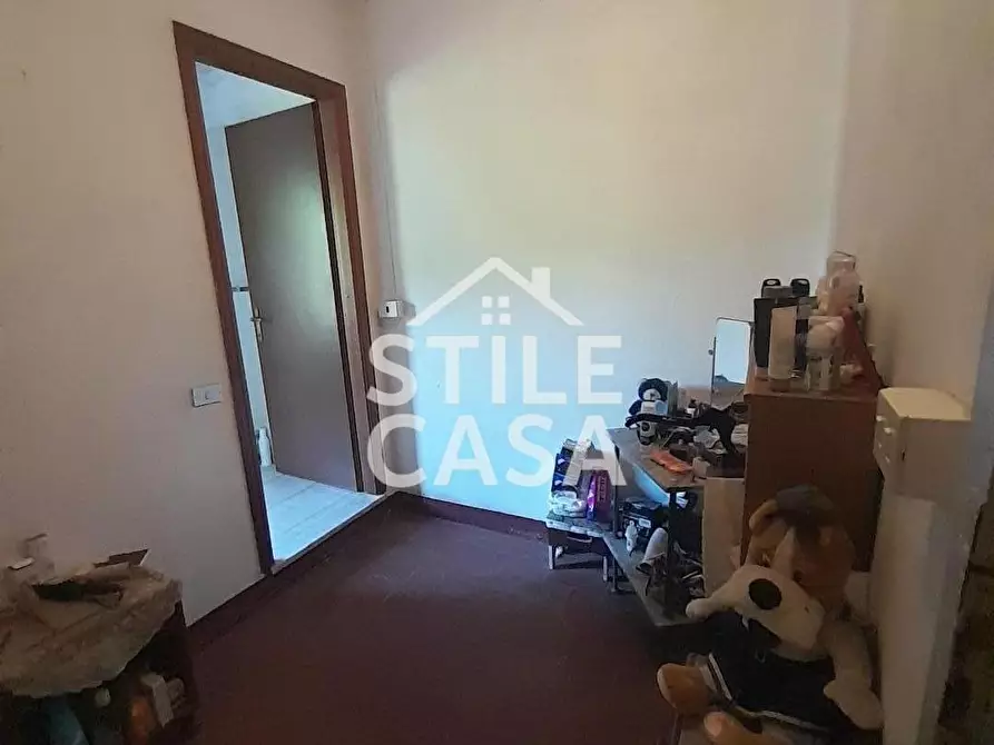 Immagine 5 di Casa colonica in vendita  a Capannori