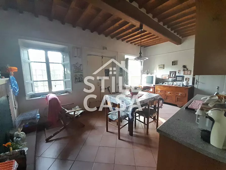 Immagine 2 di Casa colonica in vendita  a Capannori