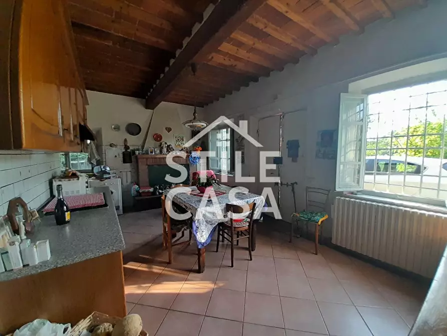 Immagine 21 di Casa colonica in vendita  a Capannori