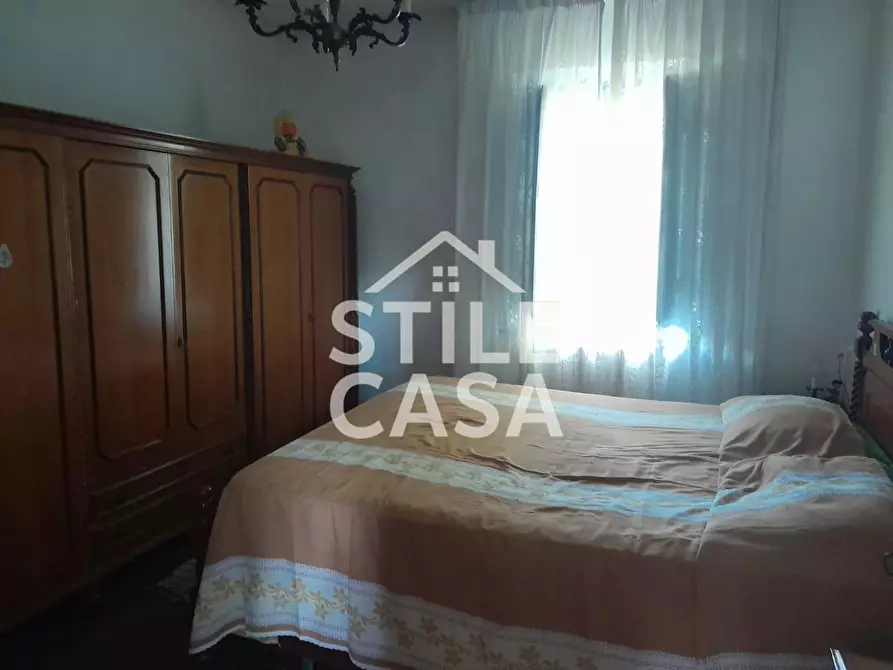 Immagine 12 di Casa colonica in vendita  a Capannori