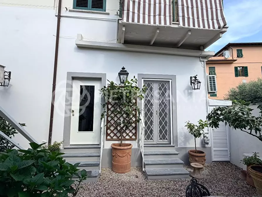 Immagine 2 di Appartamento in vendita  a Pietrasanta