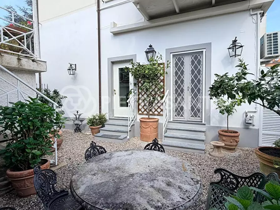 Immagine 1 di Appartamento in vendita  a Pietrasanta