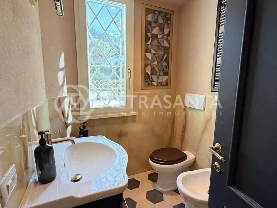 Immagine 32 di Appartamento in vendita  a Pietrasanta