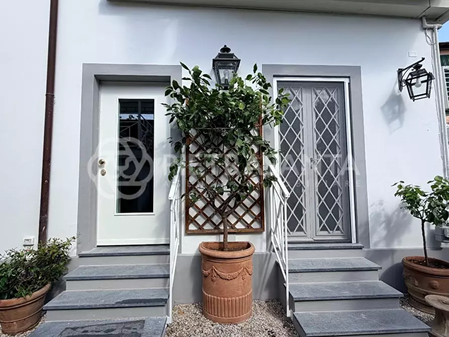 Immagine 15 di Appartamento in vendita  a Pietrasanta