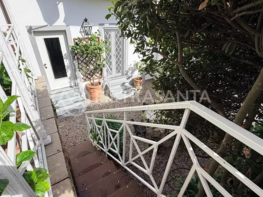Immagine 10 di Appartamento in vendita  a Pietrasanta