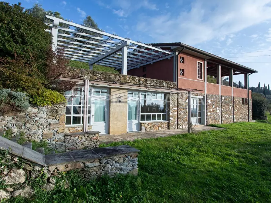 Immagine 3 di Villa in vendita  a Pietrasanta