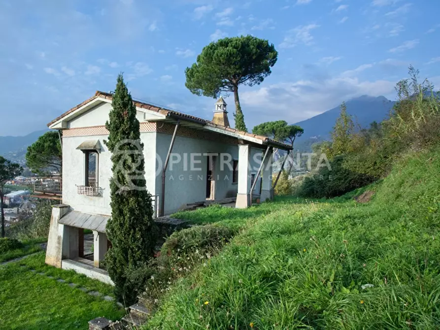 Immagine 15 di Villa in vendita  a Pietrasanta