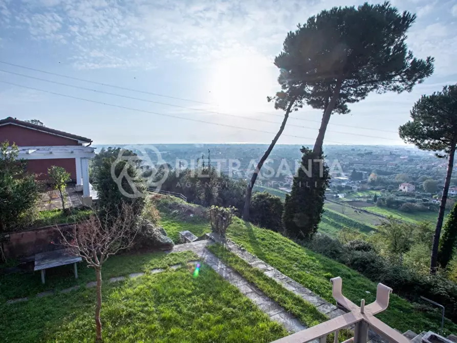 Immagine 12 di Villa in vendita  a Pietrasanta