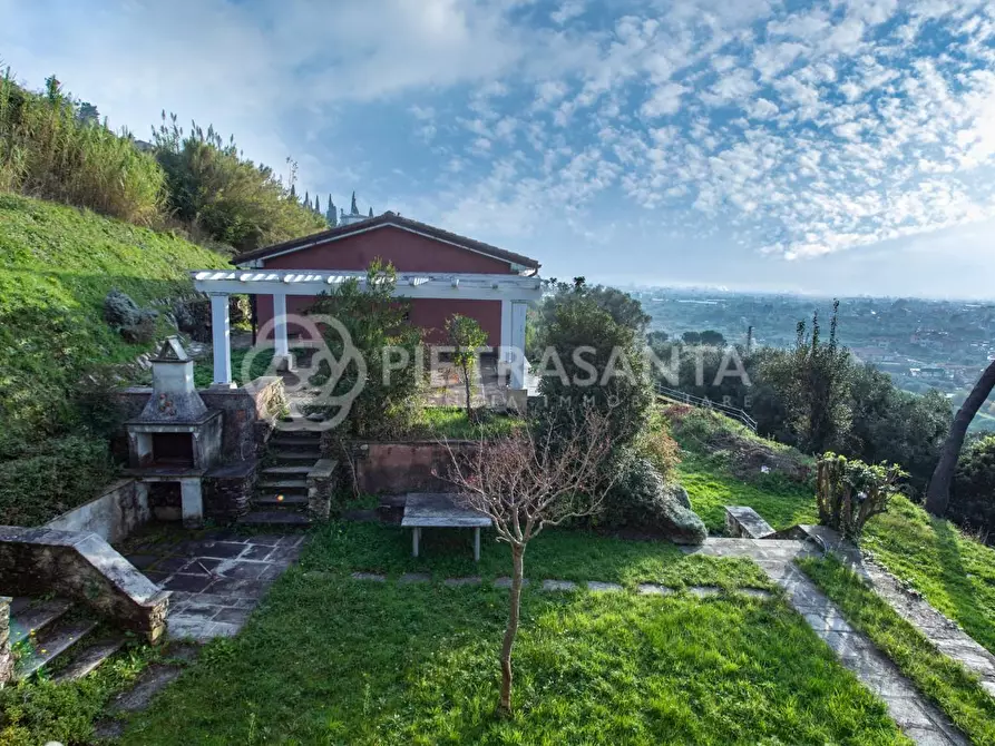 Immagine 11 di Villa in vendita  a Pietrasanta