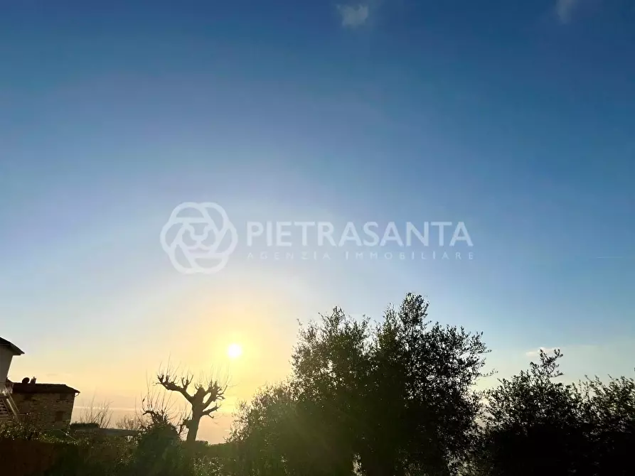 Immagine 9 di Rustico / casale in vendita  a Pietrasanta